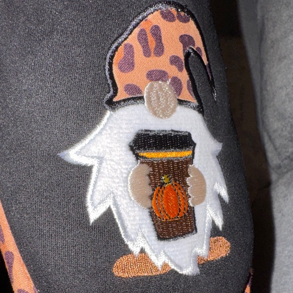 Dakota Fleece- NWT Leopard Trim Pumpkin Spice Gnome Slippers Size 9/10 - Picture 12 of 12